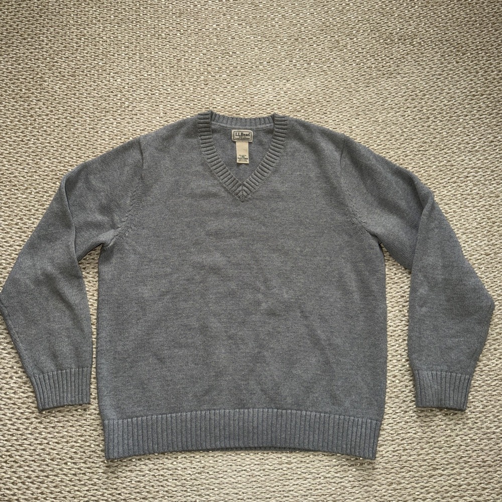 Men's Vintage L L Bean Cotton Gray V Neck Pullover Sweater . Cable Knit. Large